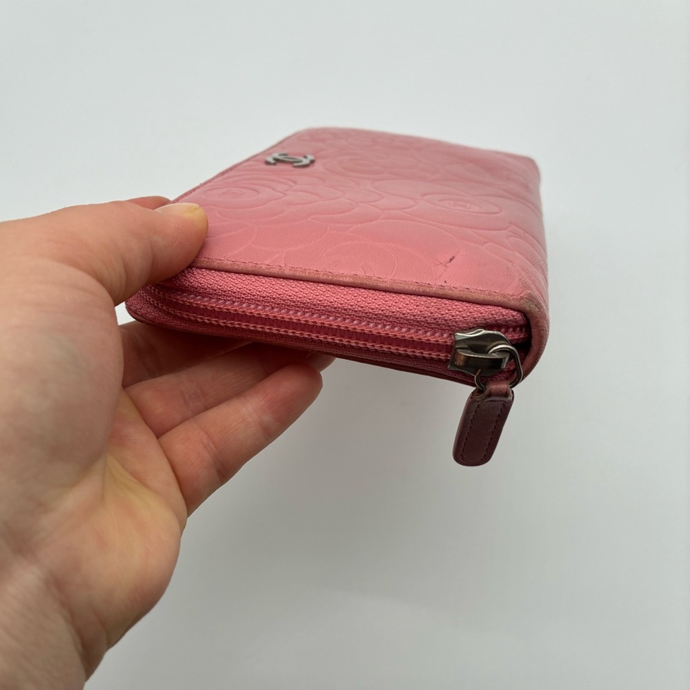 CHANEL PINK CC CAMELLIA FLOWER LAMBSKIN ZIPPY WALLET - Picture 15 of 16